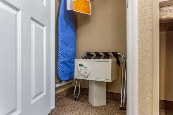 Comfort Inn Gurnee near Six Flags image 17